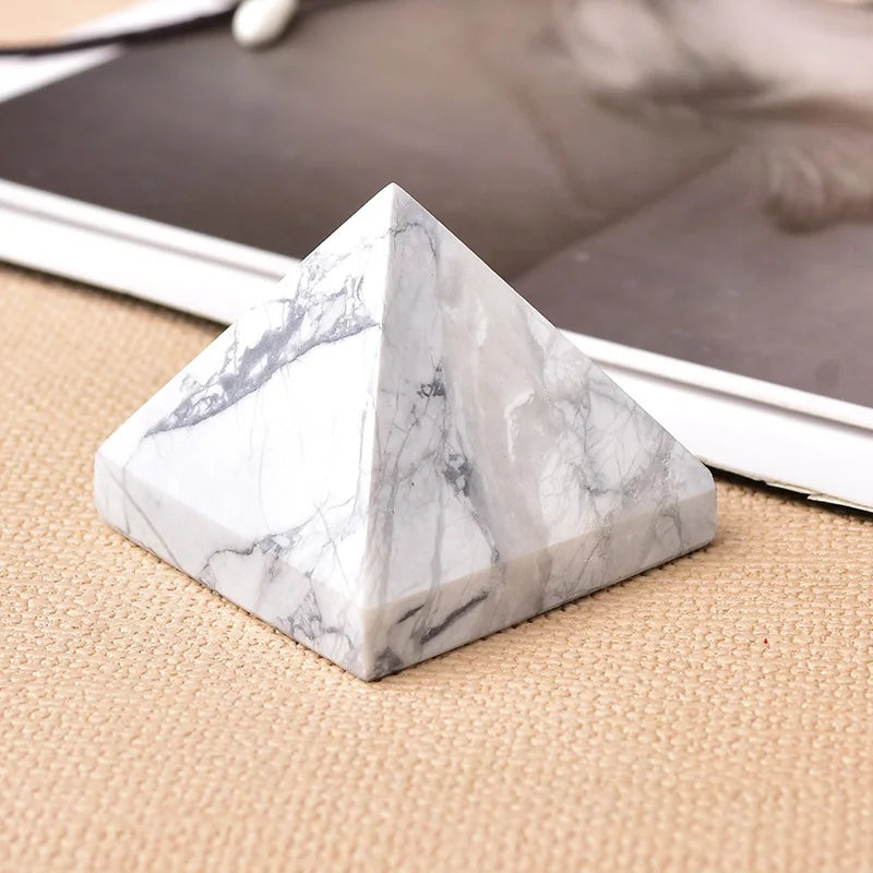 Natural Crystal Pyramid Fluorite Quartz Healing Stone Chakra Reiki Crystal Point Energy Home Decor Handmade Crafts of Gem Stone